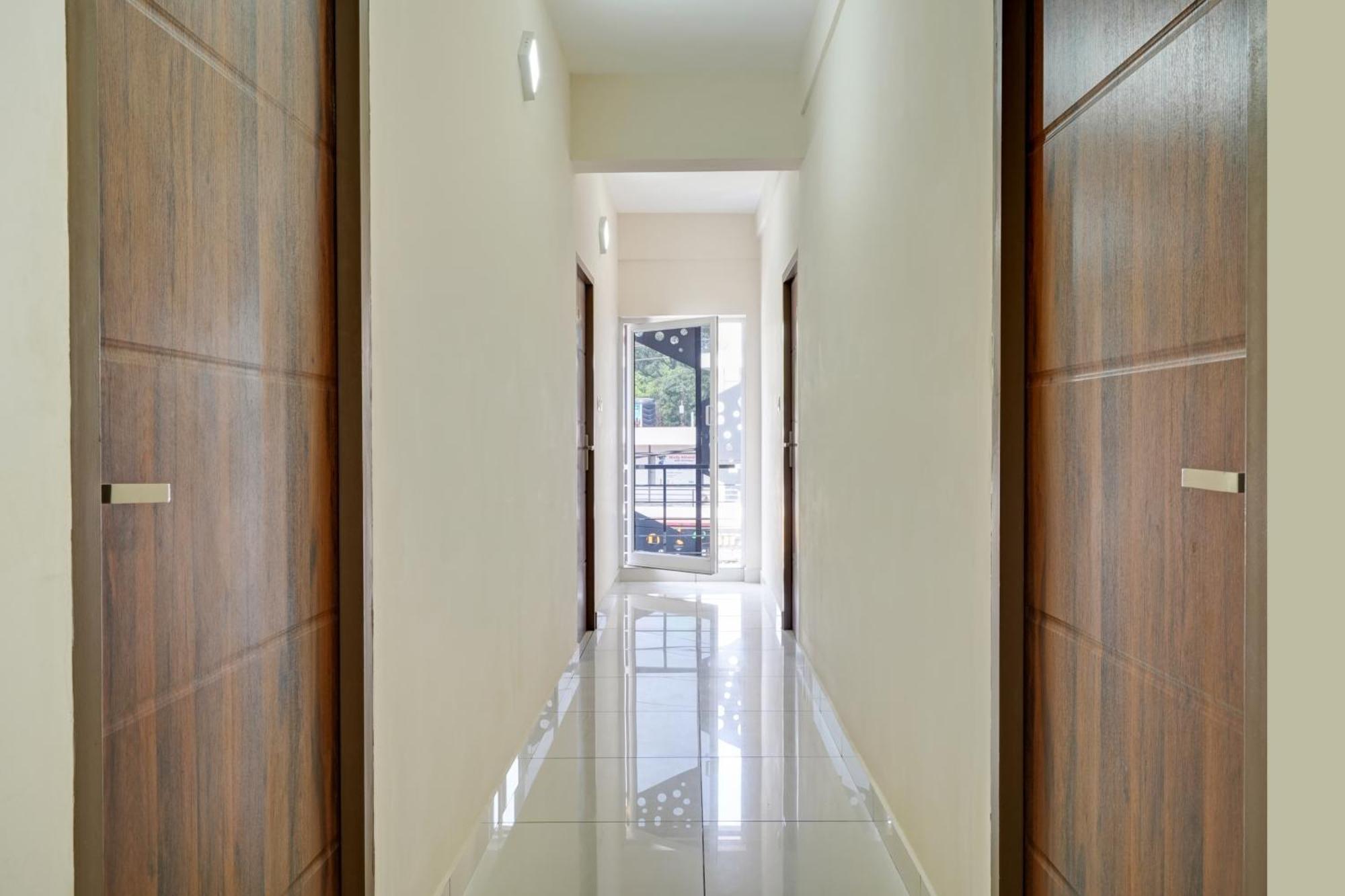 Gypsy Hotel Cusat Kochi Buitenkant foto