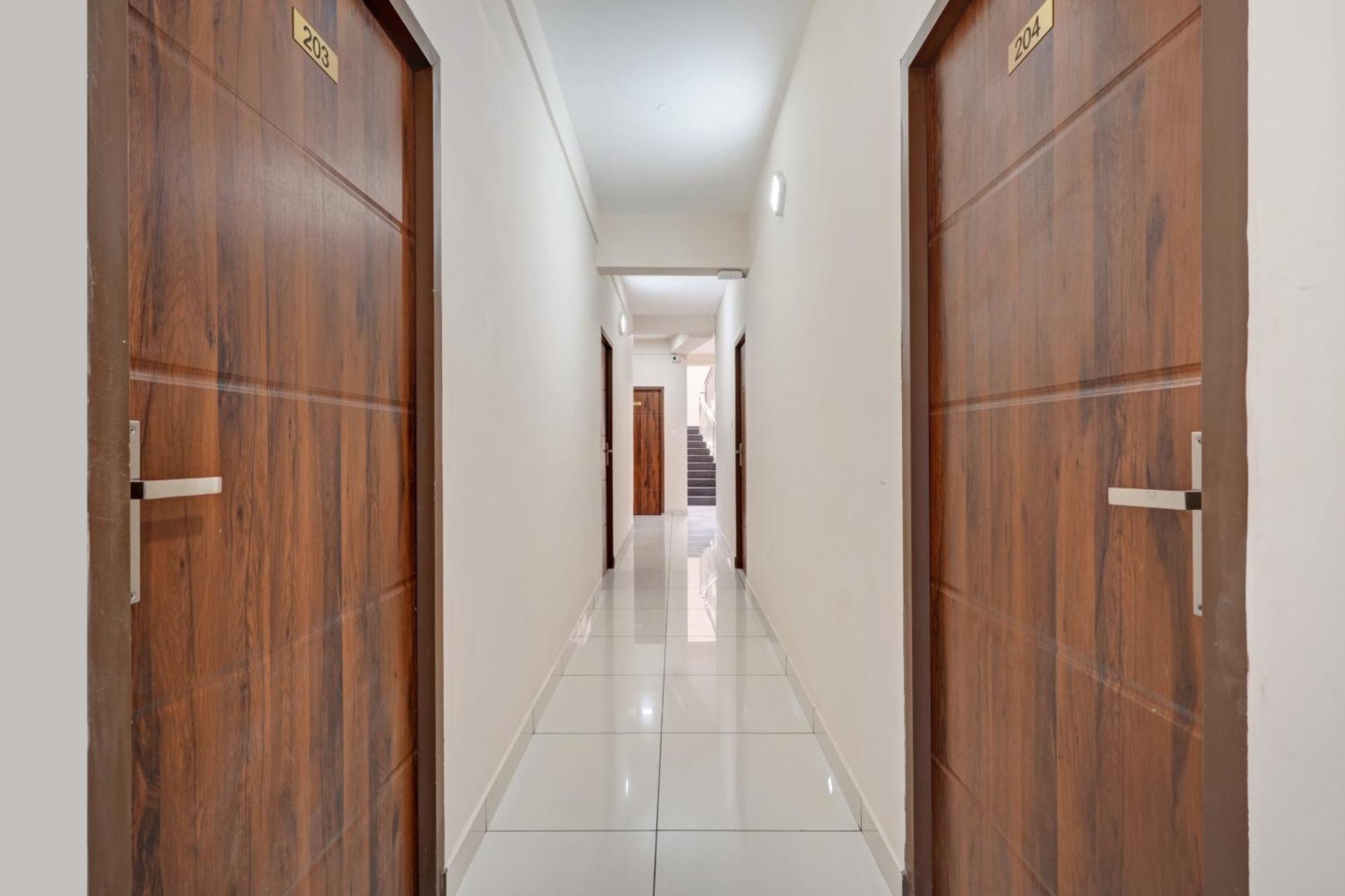 Gypsy Hotel Cusat Kochi Buitenkant foto