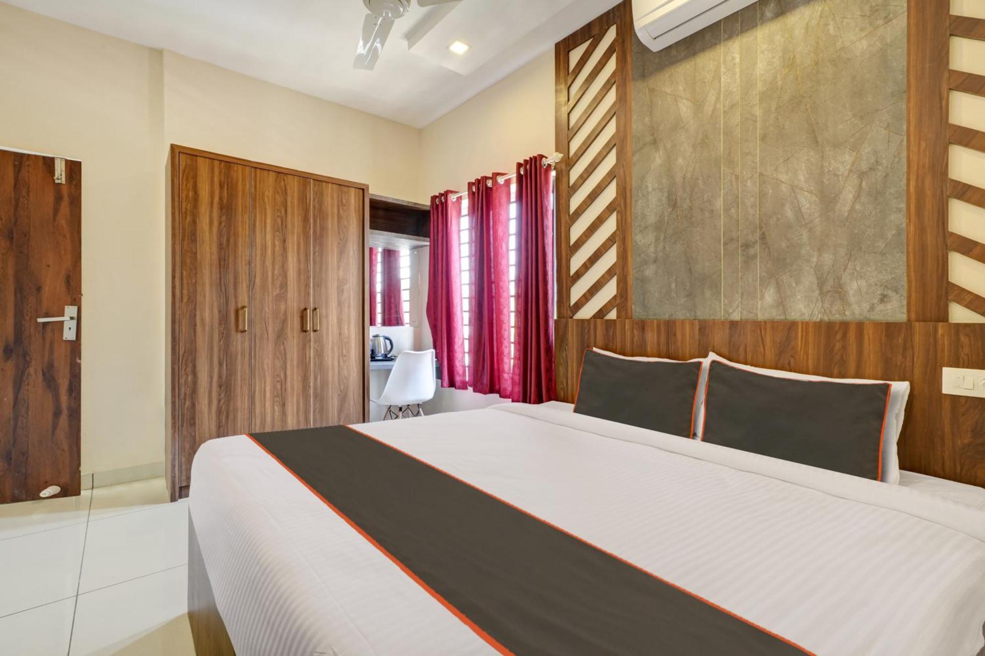 Gypsy Hotel Cusat Kochi Buitenkant foto