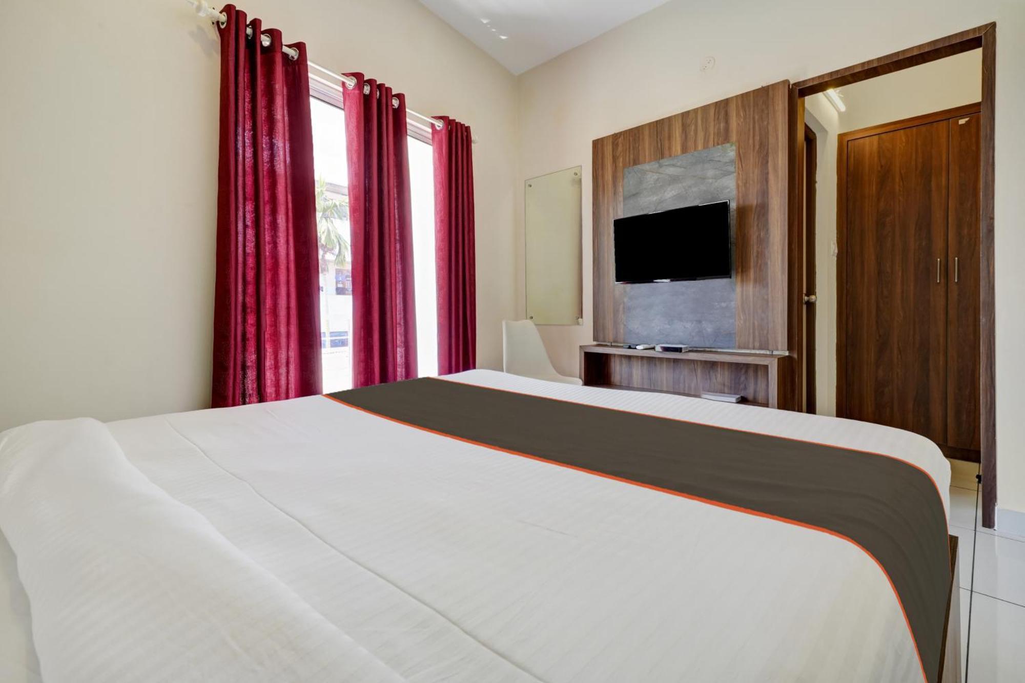Gypsy Hotel Cusat Kochi Buitenkant foto