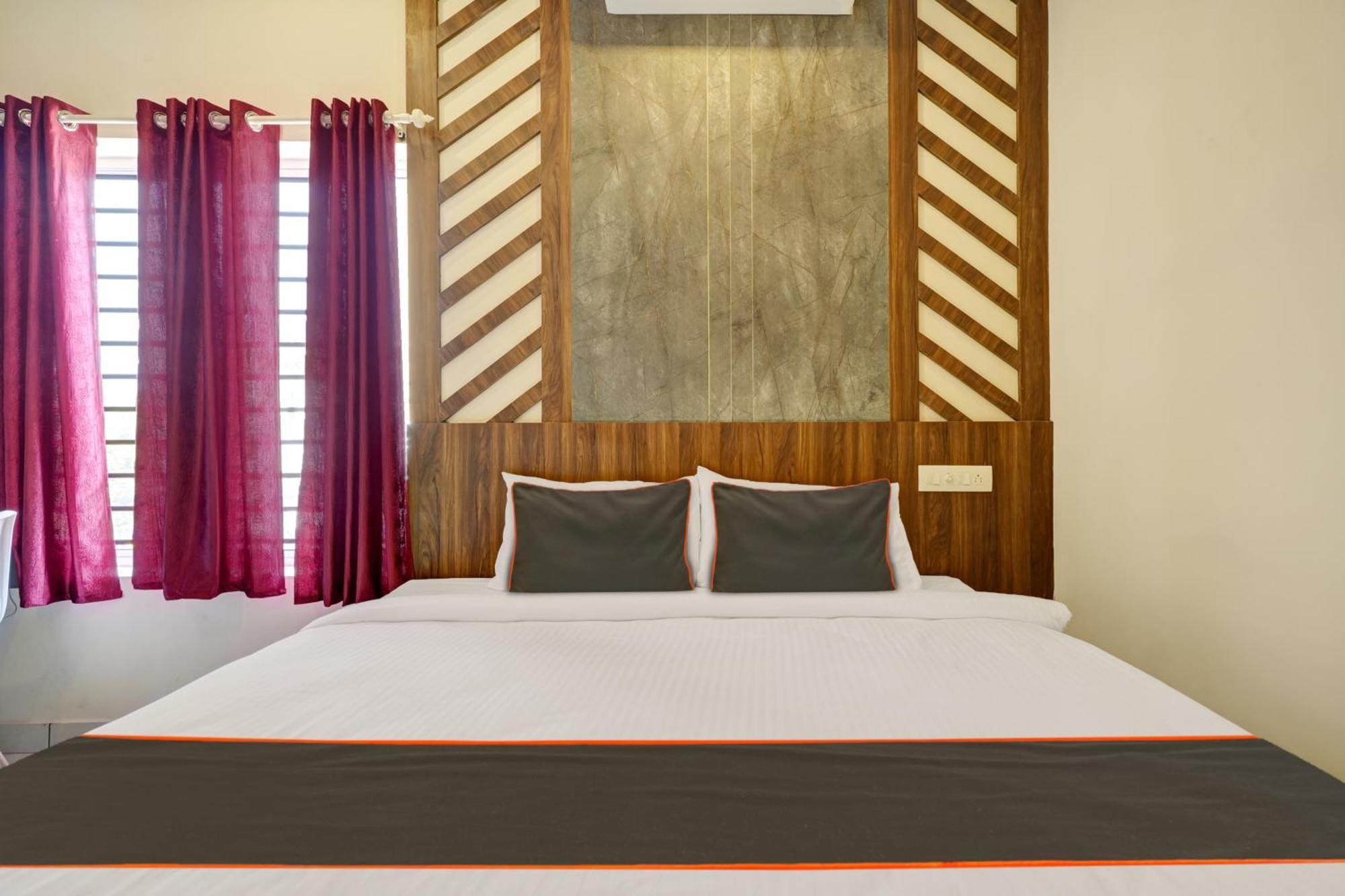 Gypsy Hotel Cusat Kochi Buitenkant foto