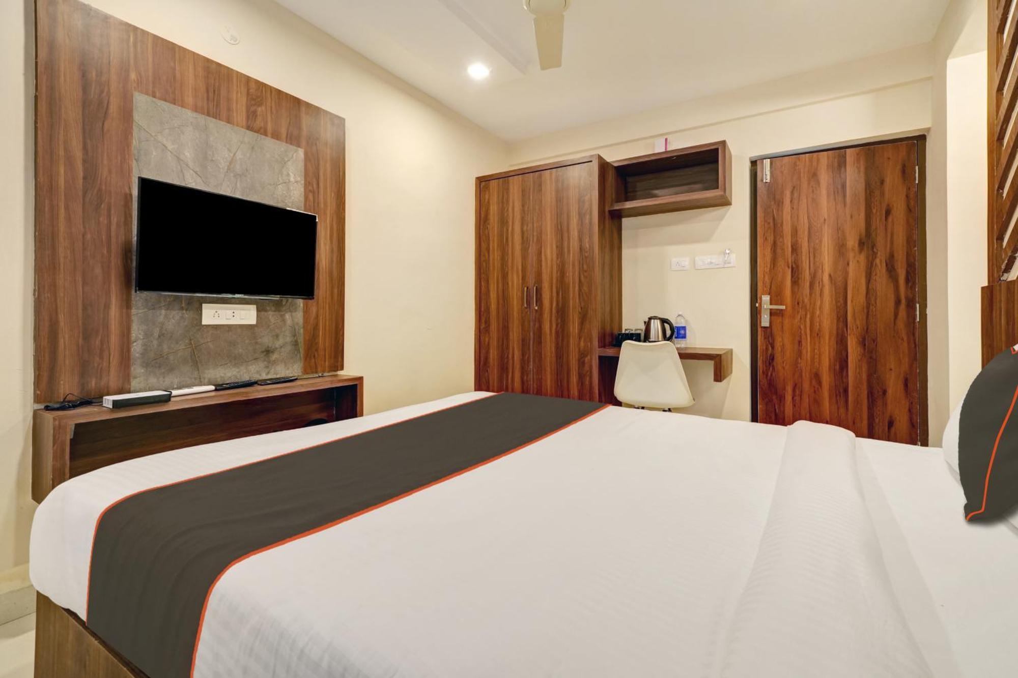 Gypsy Hotel Cusat Kochi Buitenkant foto