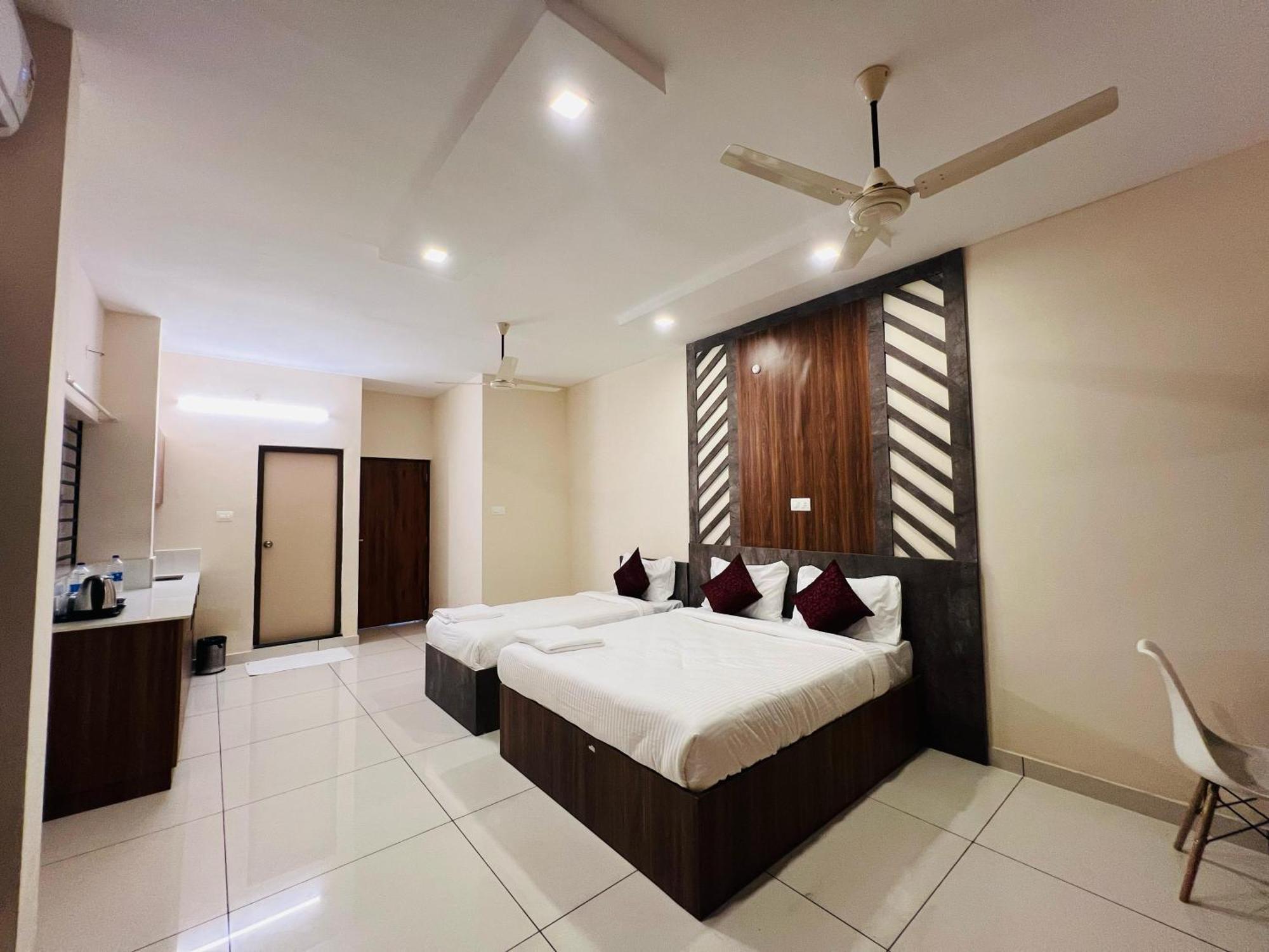 Gypsy Hotel Cusat Kochi Buitenkant foto